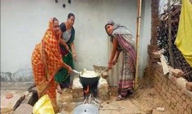 चावल पापड़ उद्योग से आत्मनिर्भरता तक विद्यावती बनीं ग्रामीण महिलाओं के लिए प्रेरणा