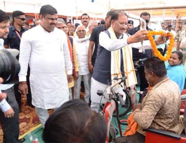 जब मुख्यमंत्री साय ने थामा हाथ, तो दिव्यांग हितग्राही की जिंदगी में लौटी उम्मीद की रौशनी