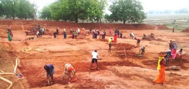 मोर गांव मोर पानी अभियान बना मिसाल: ‘नवा तरिया आय के जरिया से जल संरक्षण के साथ बढ़ रहा ग्रामीण रोजगार
