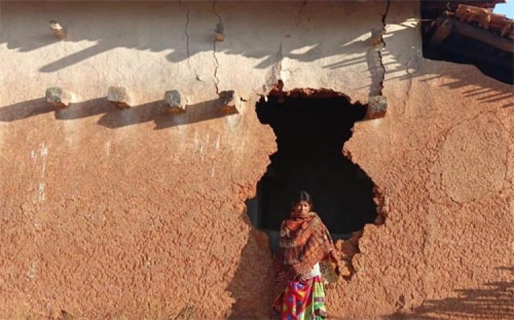 हाथियों के साये से सुरक्षित भविष्य तक : प्रधानमंत्री आवास योजना ने करमचन्द्र के परिवार को दिया नया जीवन