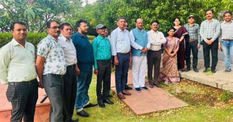 पर्यावरण दिवस पर मार्कफेड में वृक्षारोपण