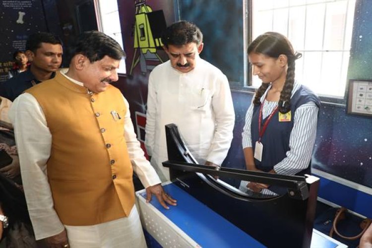 स्कूली बालिकाओं, आप भविष्य में क्या बनना चाहोगी : मुख्यमंत्री डॉ. यादव
