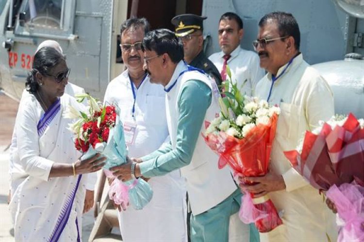 राष्ट्रपति द्रौपदी मुर्मु का पवित्र नगरी ओंकारेश्वर आगमन पर आत्मीय स्वागत