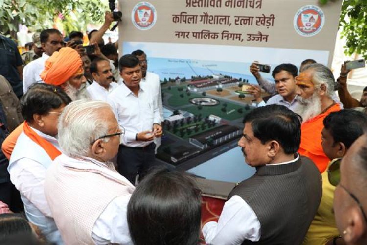 मुख्यमंत्री डॉ. यादव और केंद्रीय मंत्री मनोहर लाल ने कपिला गौशाला पहुंचकर किया गौ पूजन