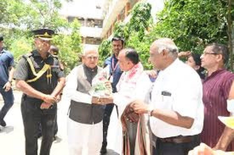 इंजीनियर-डॉक्टर बनकर देश का नाम रोशन करें : राज्यपाल पटेल