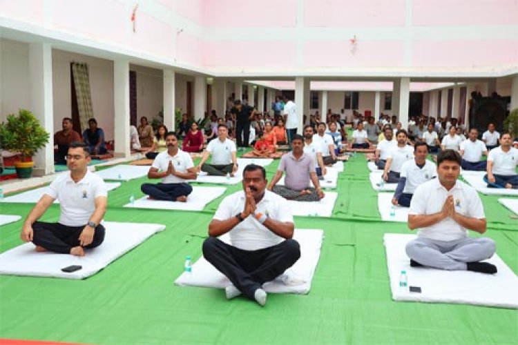 अंतर्राष्ट्रीय योग दिवस पर बीजापुर में हुआ सामूहिक योगाभ्यास