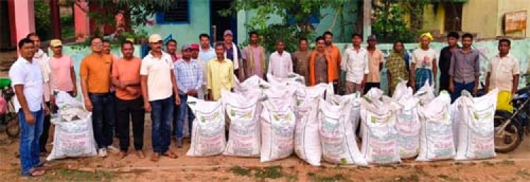 तिलहन उत्पादन बढ़ाने की दिशा में सशक्त पहल, कोटमीकला के किसानों को मिला उन्नत मूंगफली बीज