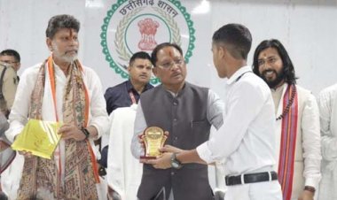 मुख्यमंत्री विष्णुदेव साय ने मेधावी विद्यार्थियों का किया सम्मान