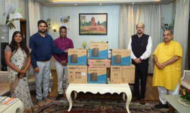 स्वेच्छानुदान मद से सुदूर वनांचल स्थित स्वामी आत्मानंद स्कूल, मांझीगुडा को 10 कंप्यूटर प्रदत्त
