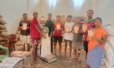 दुर्गम गांवों तक ट्रैक्टर से पहुंचाया गया तीन माह का राशन, 151 परिवारों को मिला खाद्यान्न