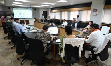 उप मुख्यमंत्री विजय शर्मा ने नक्सल प्रभावित जिलों में विकास और पुनर्वास कार्यों में तेजी लाने के दिए निर्देश