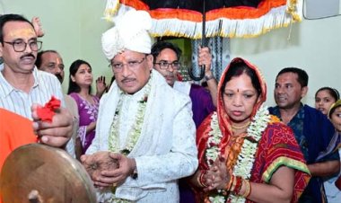 मुख्यमंत्री विष्णुदेव साय ने दोकड़ा की ऐतिहासिक रथयात्रा में निभाई गजपति महाराजा की परंपरा : भगवान जगन्नाथ का रथ खींचकर प्रदेशवासियों के सुख, समृद्धि और खुशहाली की कामना की