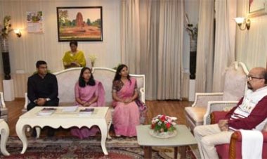 राज्यपाल से प्रशिक्षु डिप्टी कलेक्टरों ने की सौजन्य मुलाकात