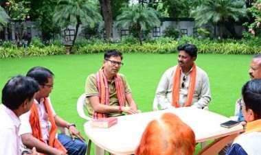 रायगढ़ के अधिवक्ताओं ने वित्त मंत्री ओपी चौधरी से की आत्मीय मुलाकात