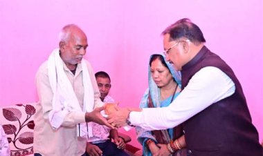 मुख्यमंत्री विष्णुदेव साय ने मीसाबंदी स्वर्गीय शिवबालक साव को दी श्रद्धांजलि
