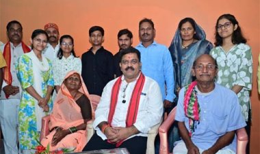तीन बहनों ने एक साथ पास की नीट परीक्षा, उप मुख्यमंत्री विजय शर्मा ने घर पहुंचकर दी बधाई