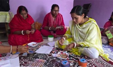 बिहान से कम लागत में राखी निर्माण को मिला नया आयाम, आत्मनिर्भर बन रहीं ग्रामीण महिलाएं