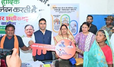 सुघ्घर छत्तीसगढ़ अभियान अंतर्गत ग्राम पैजनी शिविर का कलेक्टर ने किया निरीक्षण