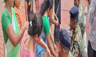 बस्तर में राखी ने बदली 'दुश्मनी' की परिभाषा, जहां कभी बंदूक थी, वहां बंधा रिश्तों का धागा