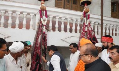मुख्यमंत्री डॉ. यादव ने उज्जैन में वाल्मीकि धाम आश्रम में किया छड़ी-पूजन