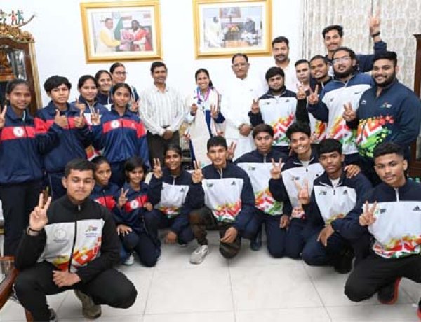 राष्ट्रमंडल खेलों की रजत पदक विजेता ज्ञानेश्वरी यादव का मुख्यमंत्री निवास में भव्य स्वागत