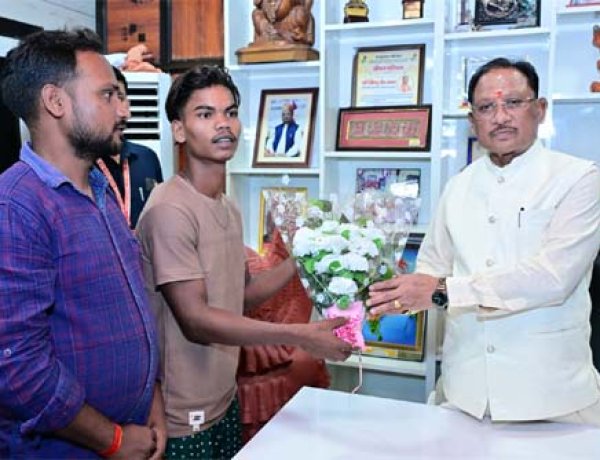 मुख्यमंत्री कैंप कार्यालय की संवेदनशील पहल से अविनाश को मिला नया जीवन