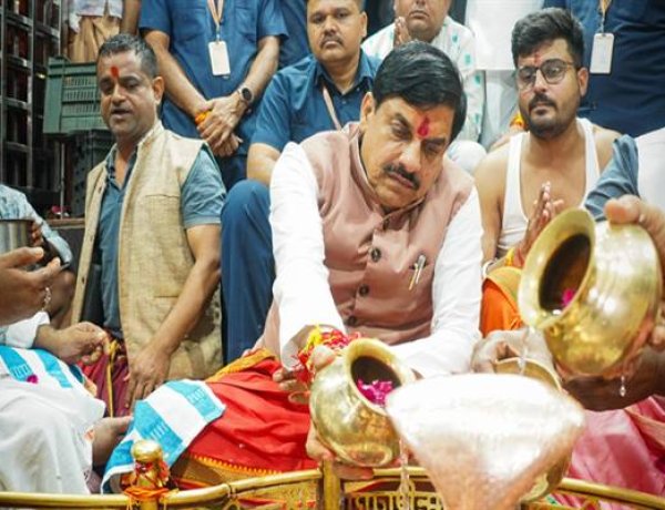 मुख्यमंत्री डॉ. यादव ने अंगारेश्वर महादेव का किया पंचामृत अभिषेक