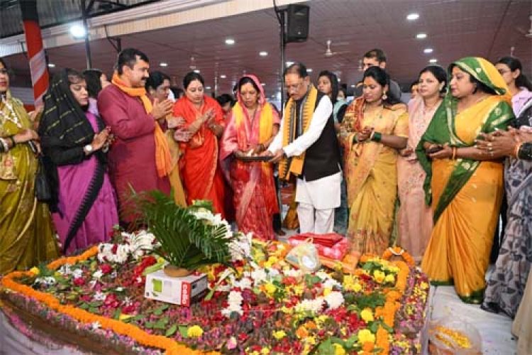 मुख्यमंत्री विष्णुदेव साय ने पवित्र श्रावण मास में अपने निवास में किया रुद्राभिषेक
