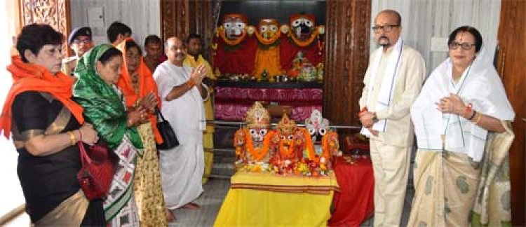 रक्षाबंधन पर राज्यपाल रमेन डेका ने भगवान जगन्नाथ के दर्शन कर बांधा रक्षासूत्र