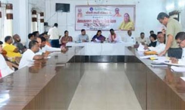 मंत्री लक्ष्मी राजवाड़े ने सूरजपुर और भैयाथान में विकासखंड स्तरीय समीक्षा बैठकों में योजनाओं की प्रगति की समीक्षा की
