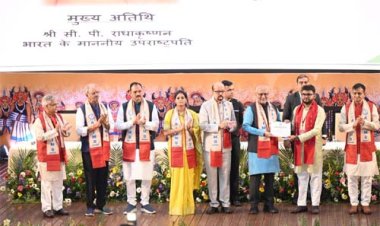 एम्स रायपुर का तीसरा दीक्षांत समारोह, छत्तीसगढ़ अतीत के अंधकार से निकलकर विकास और प्रगति के नए युग की ओर अग्रसर: उपराष्ट्रपति