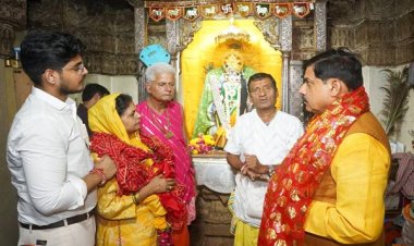 मुख्यमंत्री डॉ. यादव ने प्राचीन रुक्मणी माता मंदिर में किए दर्शन