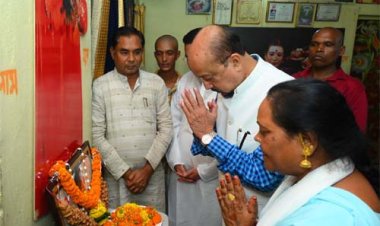 राज्यपाल रमेन डेका ने पद्म विभूषण स्व. डॉ. तीजन बाई के गृह ग्राम गनियारी पहुंचकर दी श्रद्धांजलि