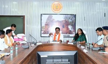 उप मुख्यमंत्री विजय शर्मा ने कबीरधाम के गौसेवकों एवं अधिकारियों की ली बैठक