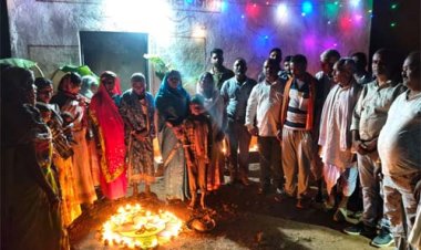 ‘आशीर्वाद का दीया’ से जगमगाया सरगुजा के अंतिम छोर का गांव, पहाड़ी कोरवा परिवार के पीएम आवास से हुआ शुभारंभ
