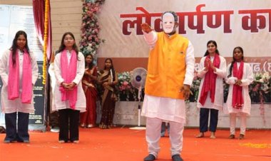 नमो सेवा-अनकही कहानियां : छात्रों ने प्रधानमंत्री नरेन्द्र मोदी के 25 वर्षों की सेवा यात्रा का किया मंचन