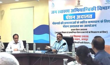पेंशनर्स की सुनवाई के लिए जल भवन में लगी पेंशन अदालत