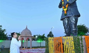 पंडित दीनदयाल उपाध्याय जयंती: मुख्यमंत्री भजनलाल शर्मा ने धानक्या में पंडित दीनदयाल उपाध्याय की प्रतिमा पर पुष्पांजलि की अर्पित