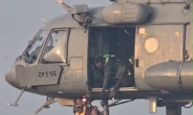 बस्तर के डोंगाघाट में बाढ़ में फंसे 18 लोगों को वायुसेना के एमआई-17 हेलीकॉप्टर से सुरक्षित निकाला गया
