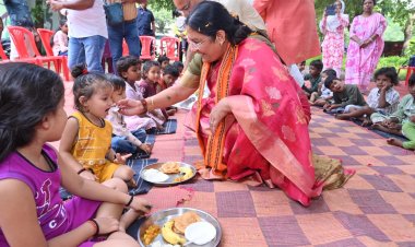 आंगन मिलन’ कार्यक्रम में शामिल हुईं केंद्रीय महिला एवं बाल विकास राज्यमंत्री सावित्री ठाकुर