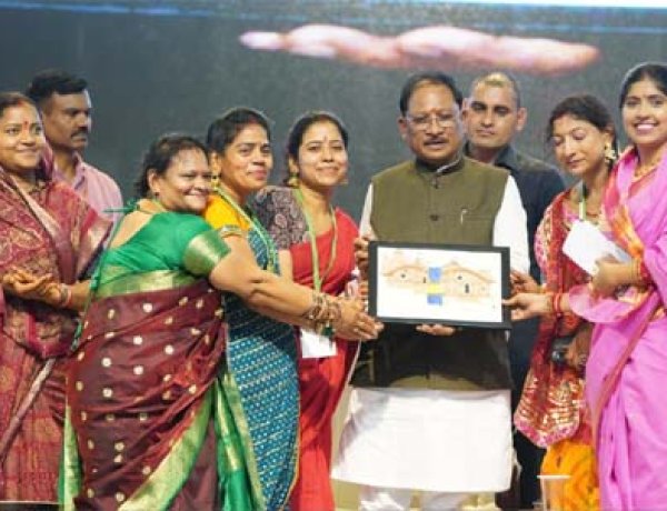 बहतराई स्टेडियम में गूंजा तीजा तिहार का उल्लास, मुख्यमंत्री विष्णु देव साय ने बहनों संग साझा की पर्व की खुशियां