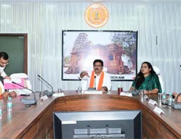 उप मुख्यमंत्री विजय शर्मा ने कबीरधाम के गौसेवकों एवं अधिकारियों की ली बैठक