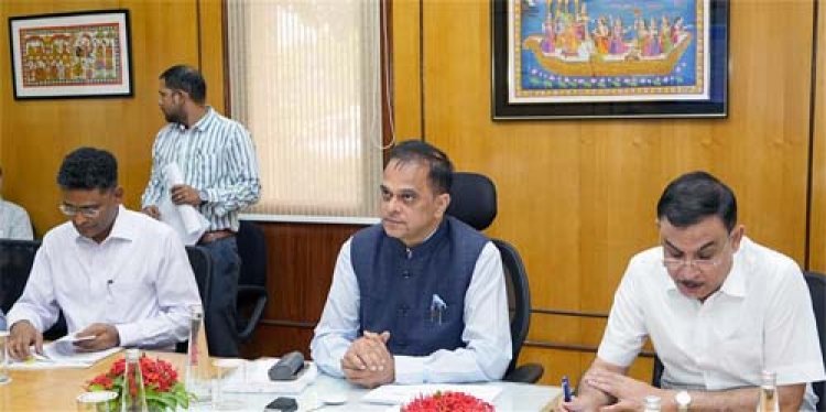 प्रोजेक्ट मॉनिटरिंग ग्रुप (पीएमजी) के लंबित प्रकरणों की समीक्षा