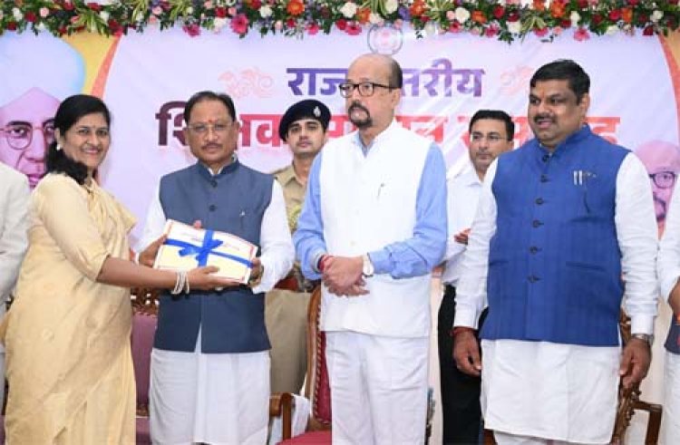 AI के युग में शिक्षक बनें विद्यार्थियों के मार्गदर्शक, तकनीक के विवेकपूर्ण उपयोग की दें सीख : राज्यपाल डेका