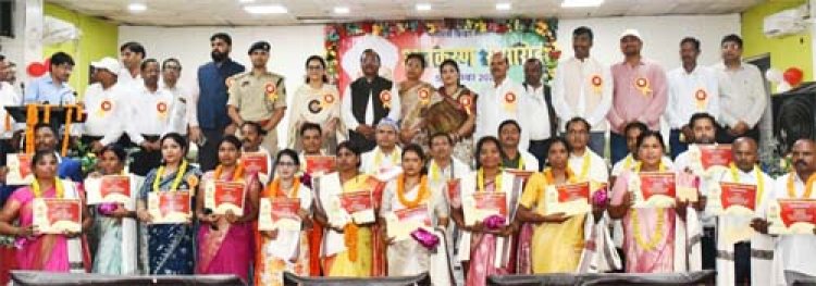 शिक्षक दिवस पर बलरामपुर में जिला स्तरीय समारोह- 21 उत्कृष्ट शिक्षक ज्ञानदीप और शिक्षादूत पुरस्कार से सम्मानित