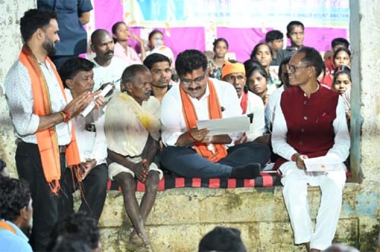 उप मुख्यमंत्री विजय शर्मा ने मुड़घुसरी में 1.48 करोड़ रुपए के तीन सड़क का किया भूमिपूजन