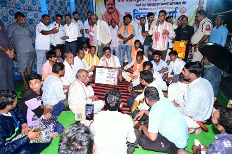 वर्षों पुरानी मांग हुई पूरी, राजपत्र लेकर गांव पहुंचे उप मुख्यमंत्री विजय शर्मा, चंदनपुर को मिली नई पहचान