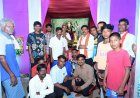 देवी पंडाल बने जनसमस्या निवारण के केंद्र, उप मुख्यमंत्री विजय शर्मा ने मां दुर्गा के चरणों में बैठकर सुनीं ग्रामीणों की समस्याएं