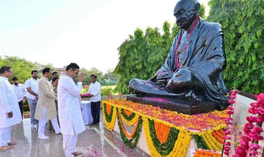 मुख्यमंत्री भजनलाल शर्मा ने राष्ट्रपिता महात्मा गांधी एवं पूर्व प्रधानमंत्री स्व. लाल बहादुर शास्त्री की जयंती पर अर्पित की पुष्पांजलि