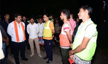 कवर्धा-बेमेतरा मार्ग पर पशुओं को देख उप मुख्यमंत्री विजय शर्मा ने अधिकारियों को लगाई फटकार